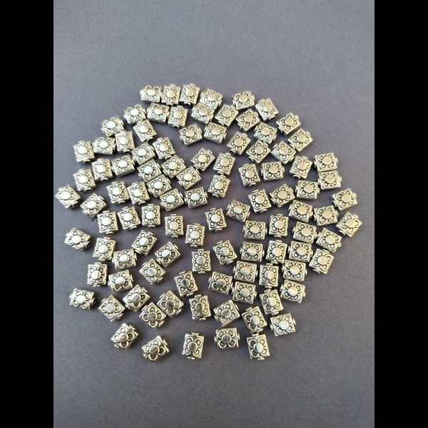Flat rectangle beads