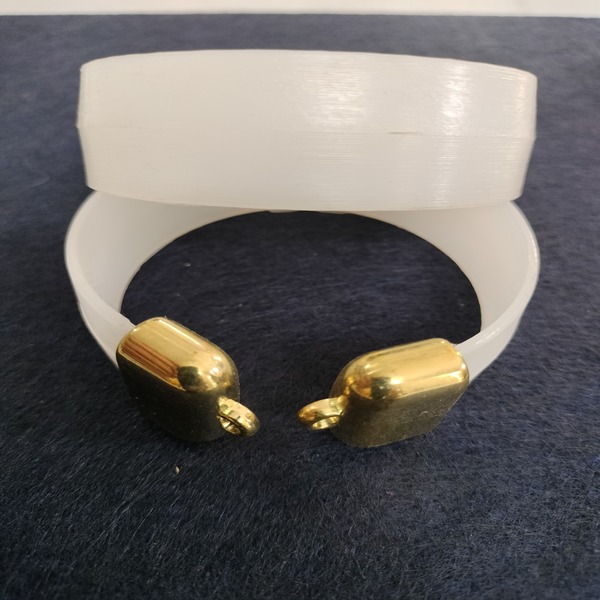 Adjustable bangle 1 inch golden cap