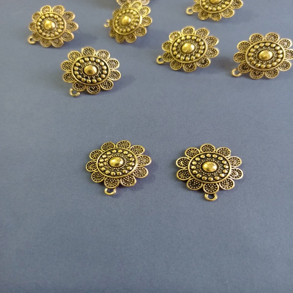 Flower Antique Studd