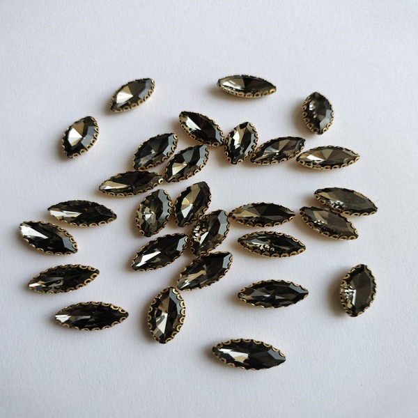 Black eye shape clip stone 