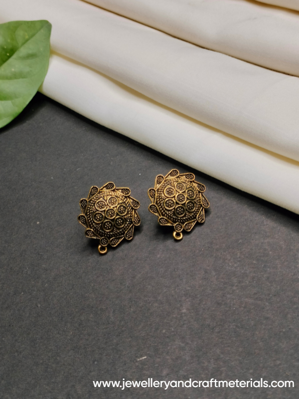 Golden big dot studd