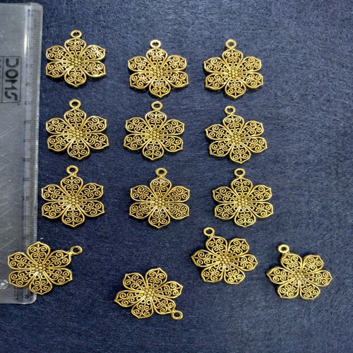 Big flower golden charm