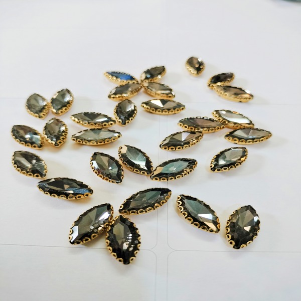 Grey eye shape clip stone 15 mm