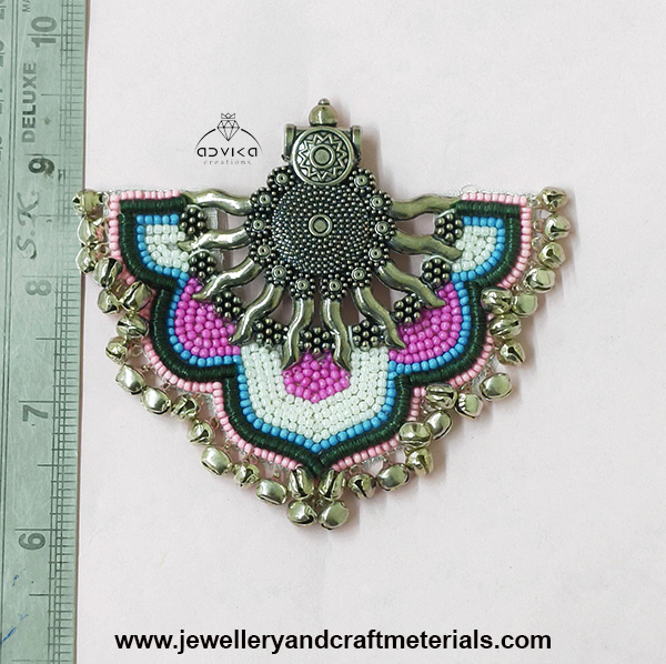 Embroidered pendant Patch 03