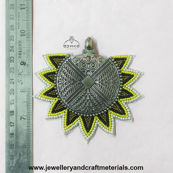 Embroidered pendant Patch 02