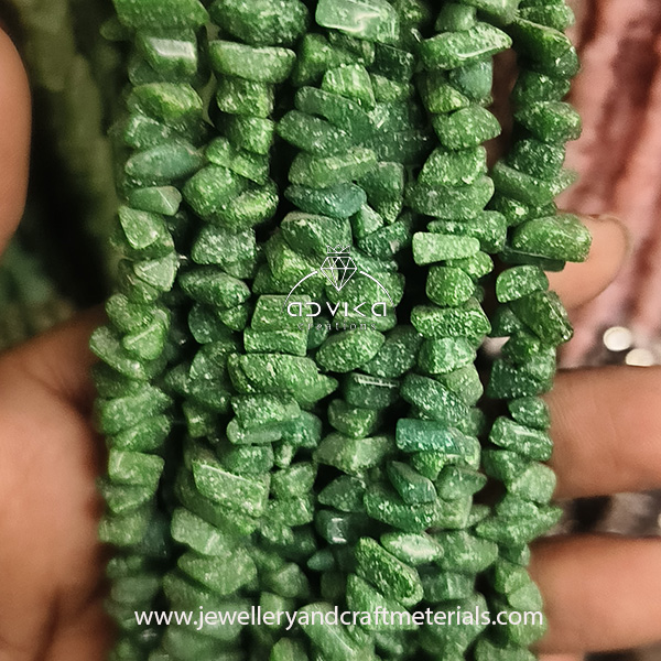 Uncut chip beads 04