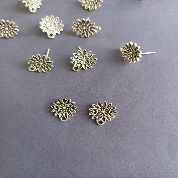 Metal Antique Flower Studd
