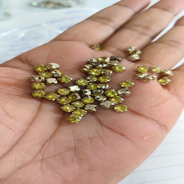 Light Yellow Clip stones 4 mm