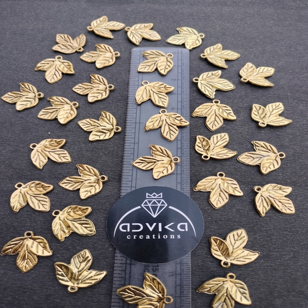 golden 3 leaf charm