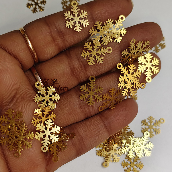 Snow flaks charm