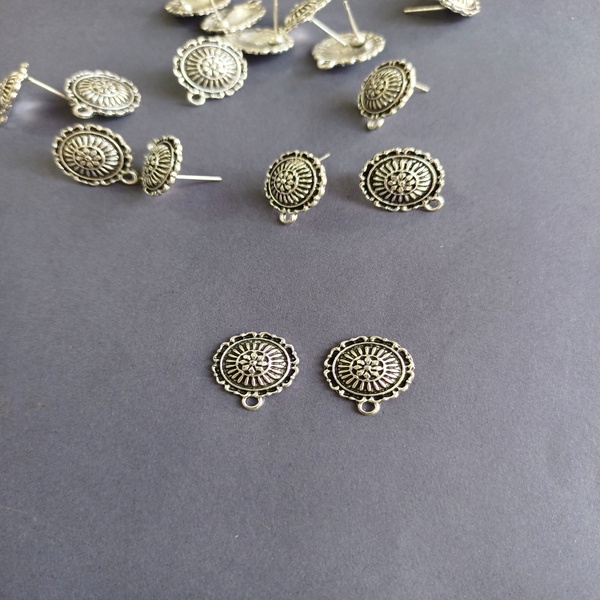 Silver Antique Studd