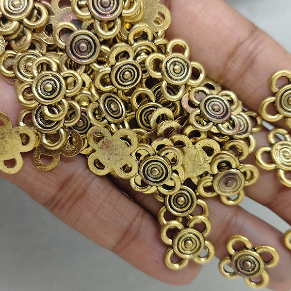 Four Loop Round Connector