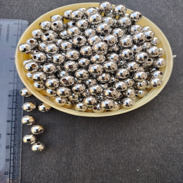 Acrylic Silver Round beads 8 mm