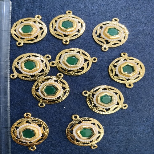 cutting kundan charm