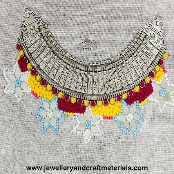 Embroidered pendant Patch 06