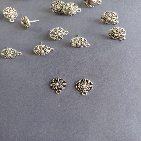 Round Flower Antique Studd