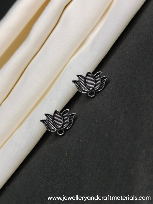 Small lotus silver studd
