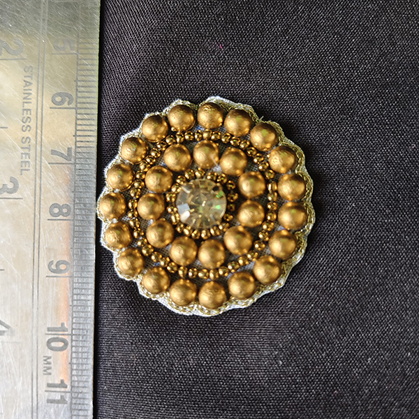 Embroidered circle 04